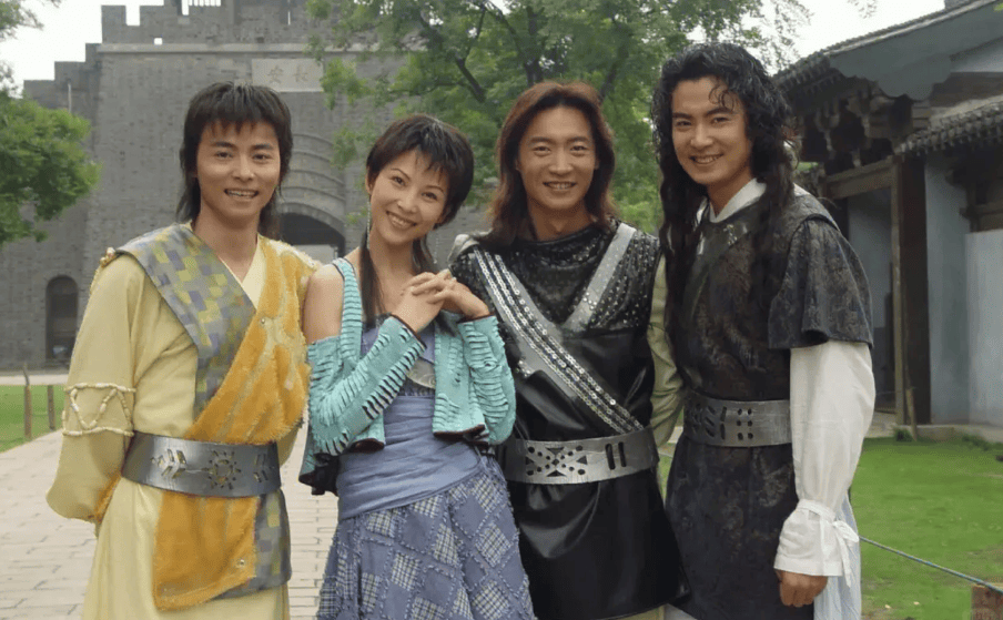 ：武侠剧男主的禁欲系美学天花板《水月洞天》童氏兄弟穿搭出圈(图3)
